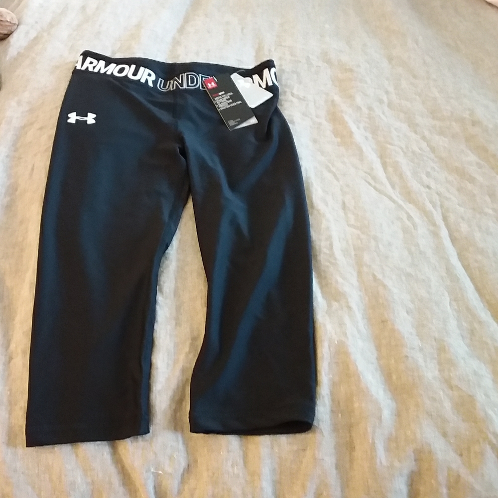 Under Armour youth large capri running tights